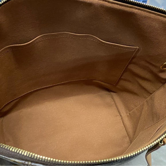 💕💕💕SOLD💕💕💕
🤩🤩🤩LV TOTALLY MM MONOGRAM🤩🤩🤩 - Picture 13 of 16